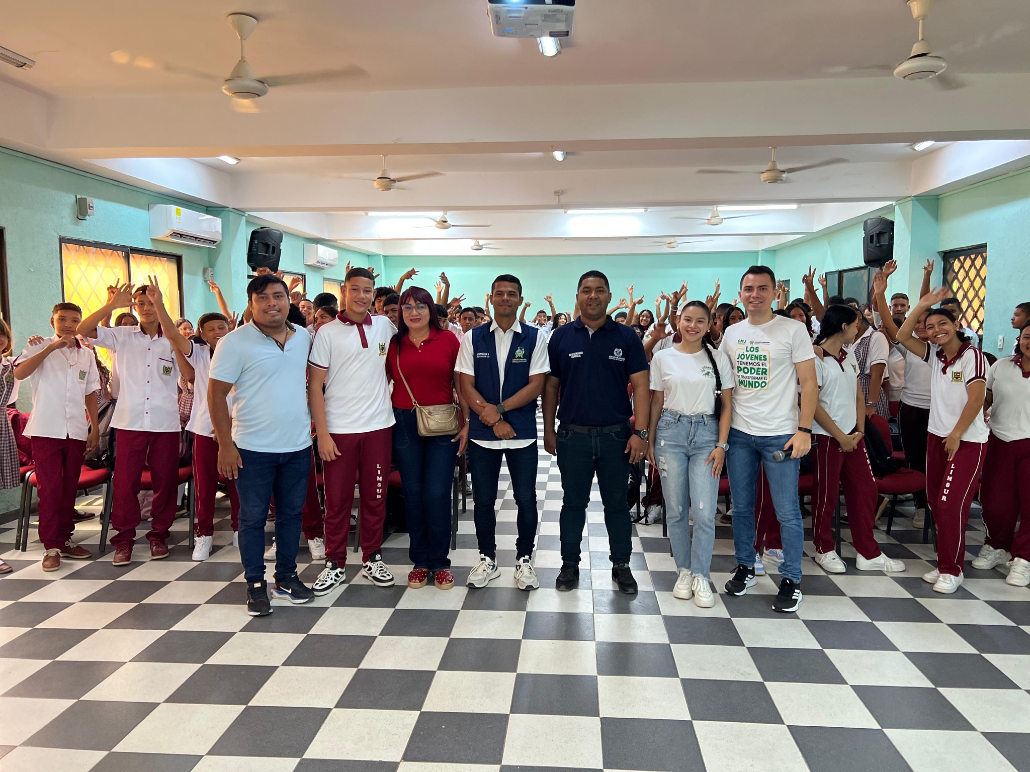 Jóvenes del Liceo Moderno del Sur se Preparan para Participar en las Elecciones de los Consejos Municipales de Juventud