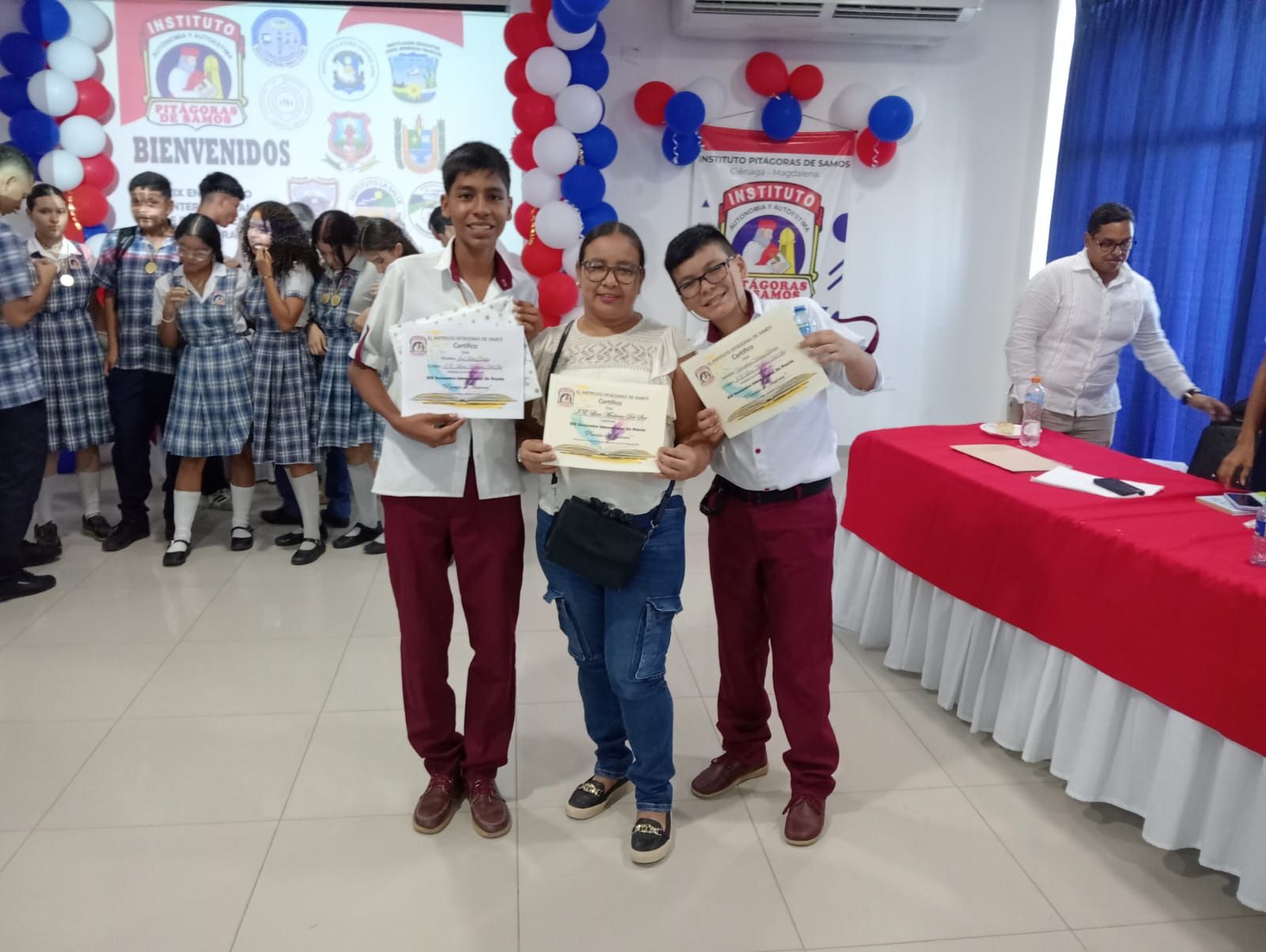 Orgullo Total: José López obtiene el 3.º lugar en concurso de poesía inédita juvenil